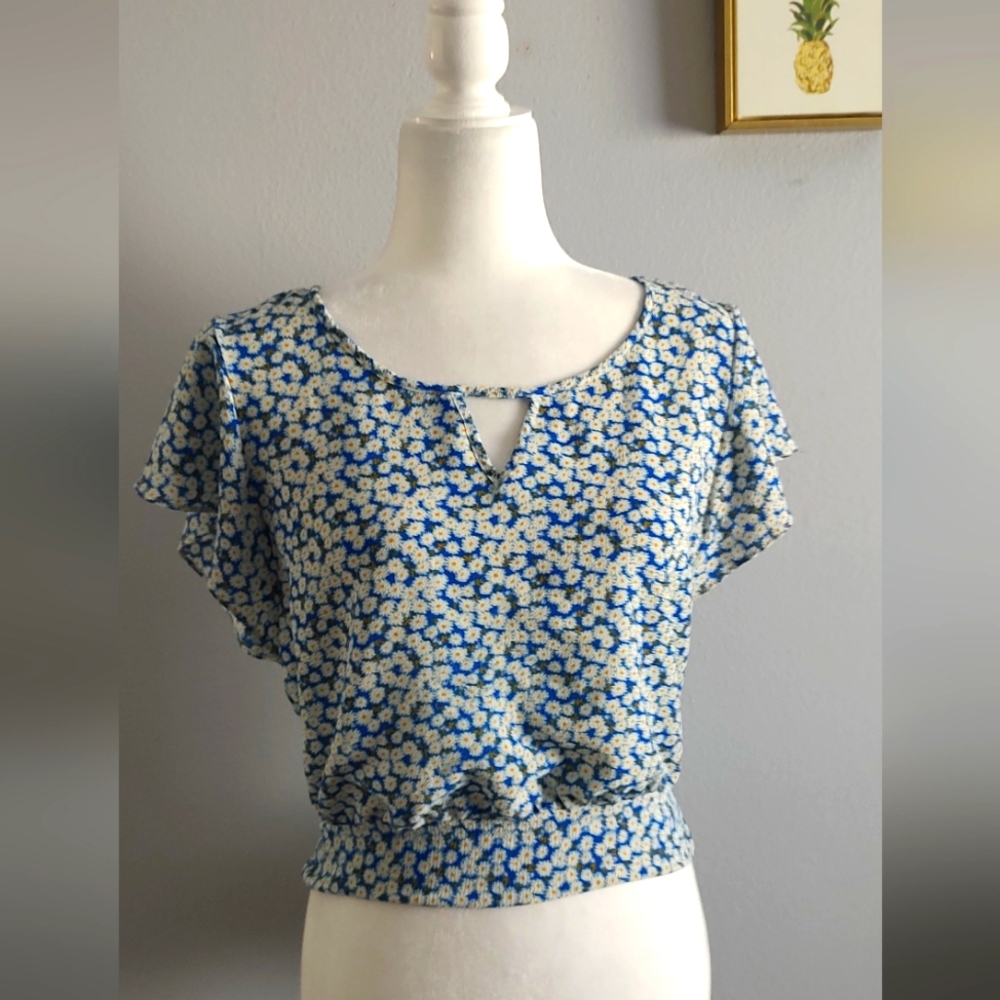 Crop Top Iz Byer women girls Blouse floral size Medium  tie back New out tags